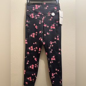 NEW (M) VS PINK Ultimate V Legging with flowers